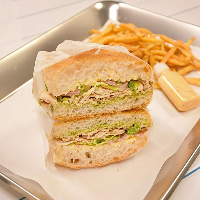 (فوکاچا بوقلمون و پستو) Turkey & Pesto Focaccia